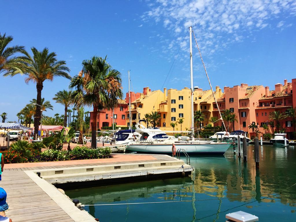 エステポナBahia De Casaresアパートメント 部屋 写真